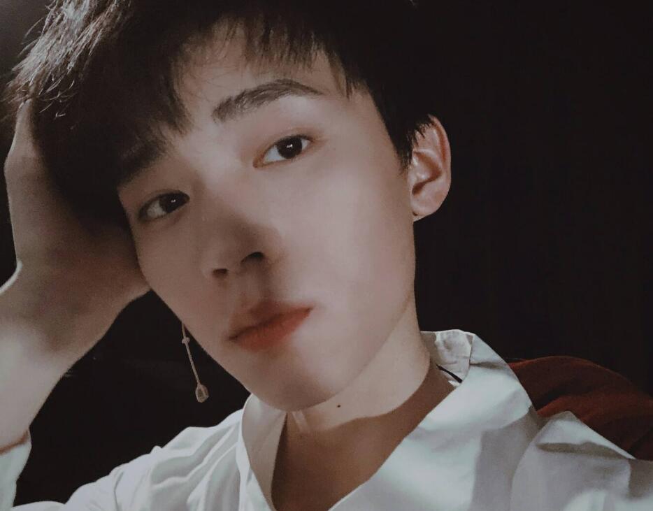 周的房子倒塌事件是什么,它是谁的艺术家(周简介)