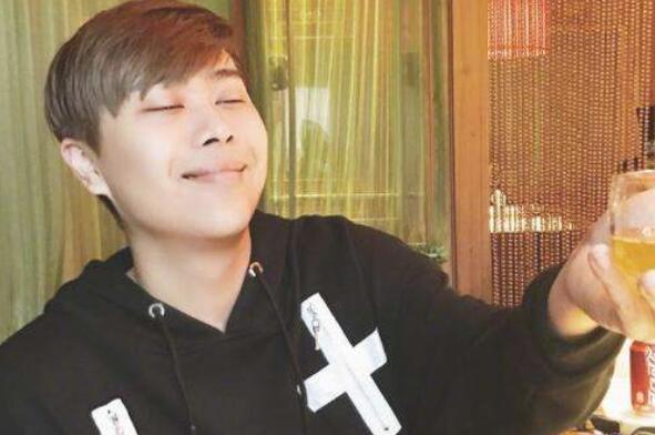 伞兵一号卢本伟真实事件(卢本伟哪个班的是什么梗)