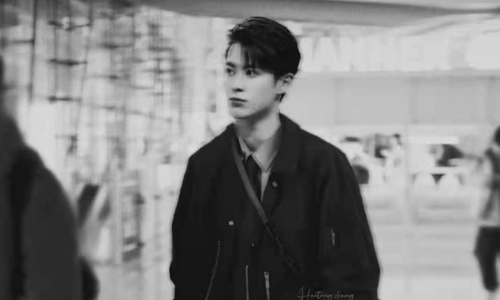 王鹤棣与神秘女子互动(王鹤棣绯闻女星)