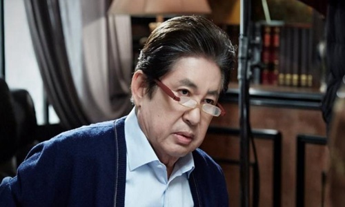 河正宇的父亲金勇健证实了他与女友、儿子和儿子的关系。网友:不容易。