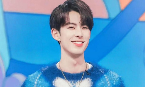 王鹤棣与神秘女子互动(王鹤棣绯闻女星)