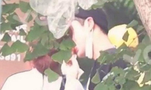 王鹤棣与神秘女子互动(王鹤棣绯闻女星)