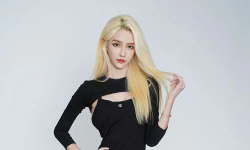 网红艾比是哪里人(网红艾比以前男生的样子)