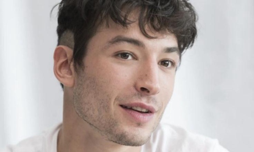 闪电侠埃兹拉米勒盛世美颜(闪电侠埃兹拉米勒出场)