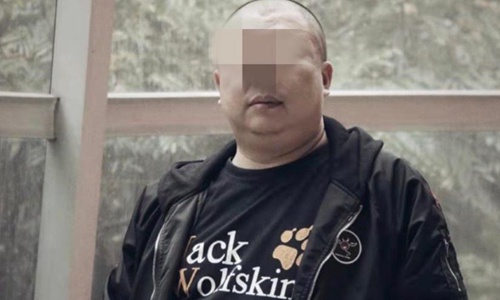 西南大学美术学院教师何磊被拘留、免职。网友:是你应得的。