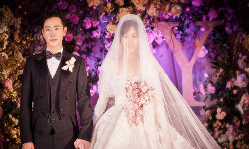 罗晋牵手女友唐嫣一起录制节目(罗晋甜蜜视频)