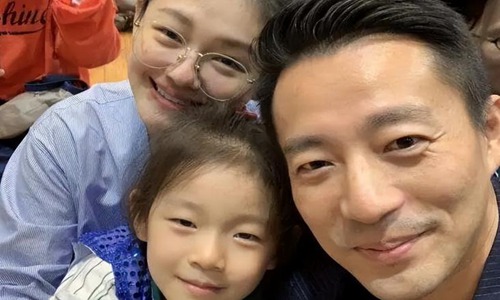 小s问汪小菲想不想抱(汪小菲小s深夜晒照)