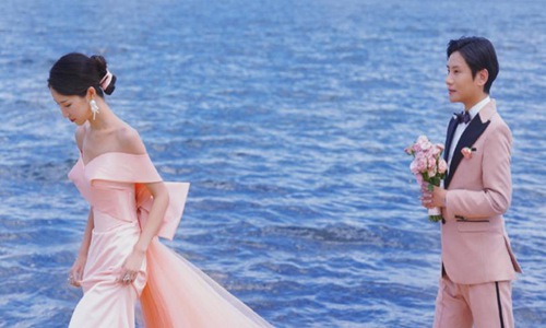 网络名人左宣布她怀孕了。网友:她和D三一不是分手了吗?