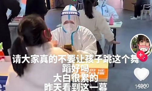 儿童打核酸视频(儿童核酸防疫宣传)