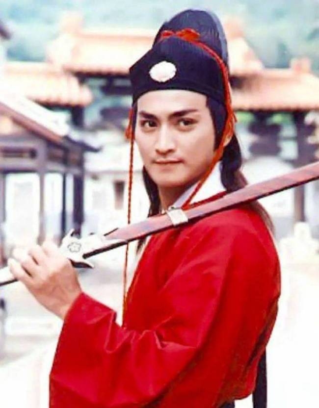 何家劲爱情史(何家劲剪头)