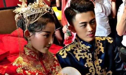 快手小伊伊和谁结的婚(快手网红小伊伊她男朋友长什么样)