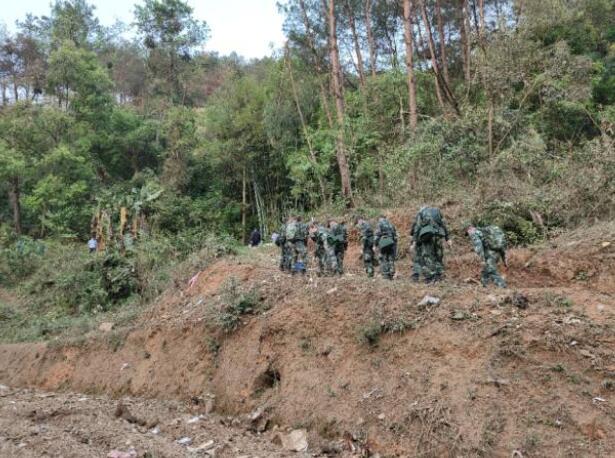 乌航失事客机黑匣(mu5735航班坠毁搜救最新消息)