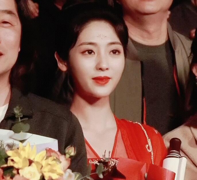 邢菲新剧覆流年开机(邢菲覆流年红衣婚服造型)