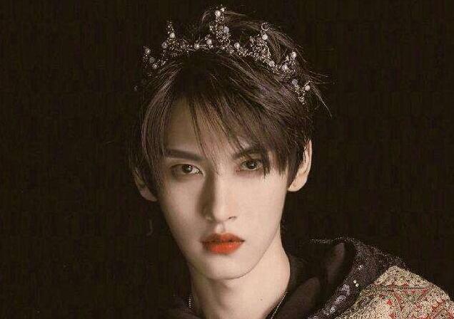 胡文煊择偶标准(胡文煊腹肌露脐)