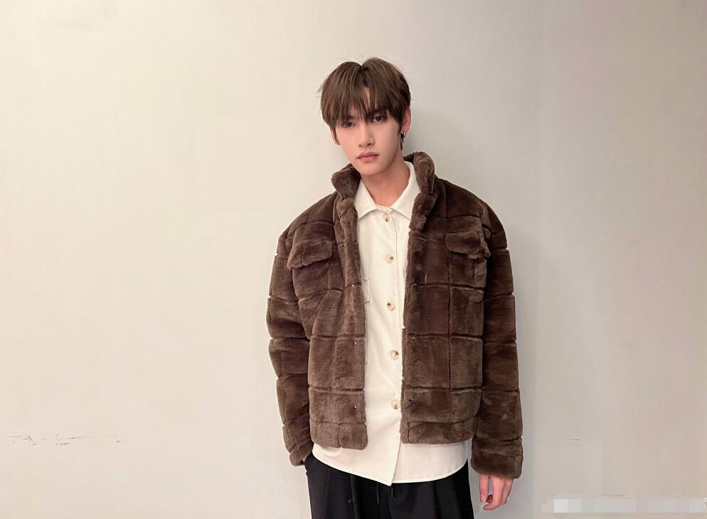 胡文煊择偶标准(胡文煊腹肌露脐)