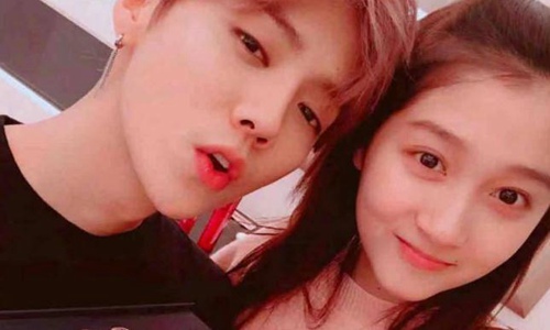 最近关晓彤和鹿晗的热搜(鹿晗关晓彤深夜与好友聚餐)