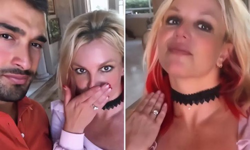 小甜甜布兰妮宣布与男友订婚(小甜甜布兰妮最新情史)