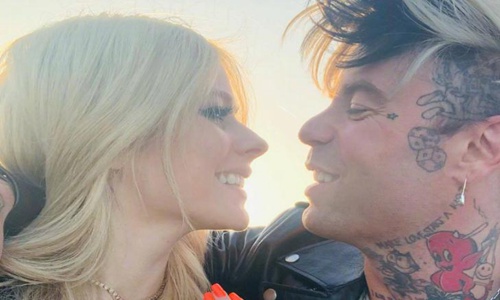 艾薇儿淡妆惊艳艾薇儿替身(艾薇儿孕妇照)