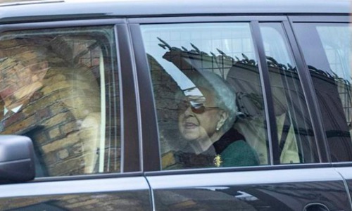 英国女王伊丽莎白二世为何不退位(英国女王伊丽莎白的功过)