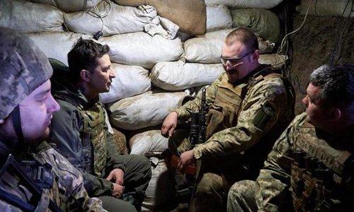 俄攻击亚速钢铁厂都用了哪些武器(俄罗斯为什么要攻打亚速钢铁厂)