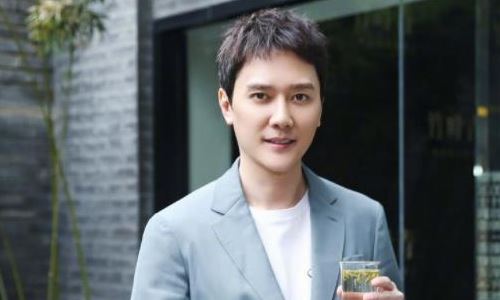 冯绍峰家庭背景资料(冯绍峰的家庭背景如何)