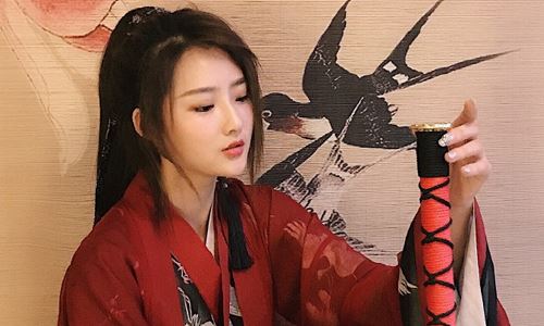 抖音网红晨妍改名成什么(抖音晨妍是什么身份)