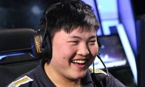 uzi和简自豪(uzi简自豪照片)