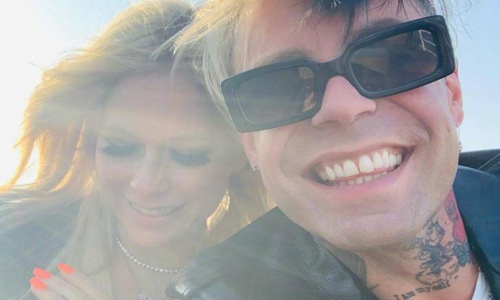 艾薇儿淡妆惊艳艾薇儿替身(艾薇儿孕妇照)