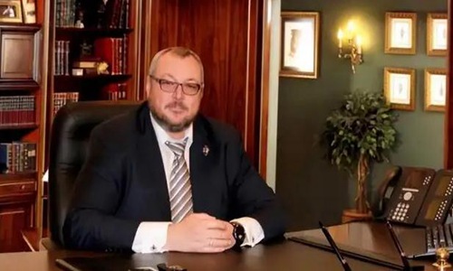 他在俄罗斯寡头大厦上吊自杀的妻子和女儿的死因是一个谜。谢尔盖普罗森永真由美为什么自杀?真相大白。