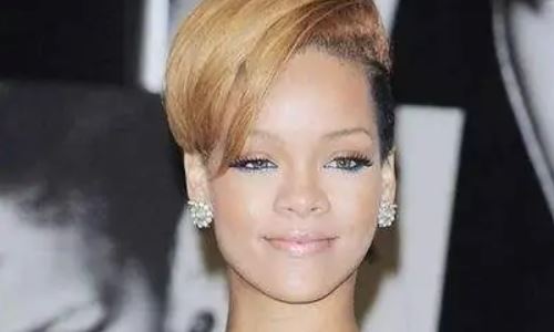 蕾哈娜孕肚照惹争议(蕾哈娜亲密照)