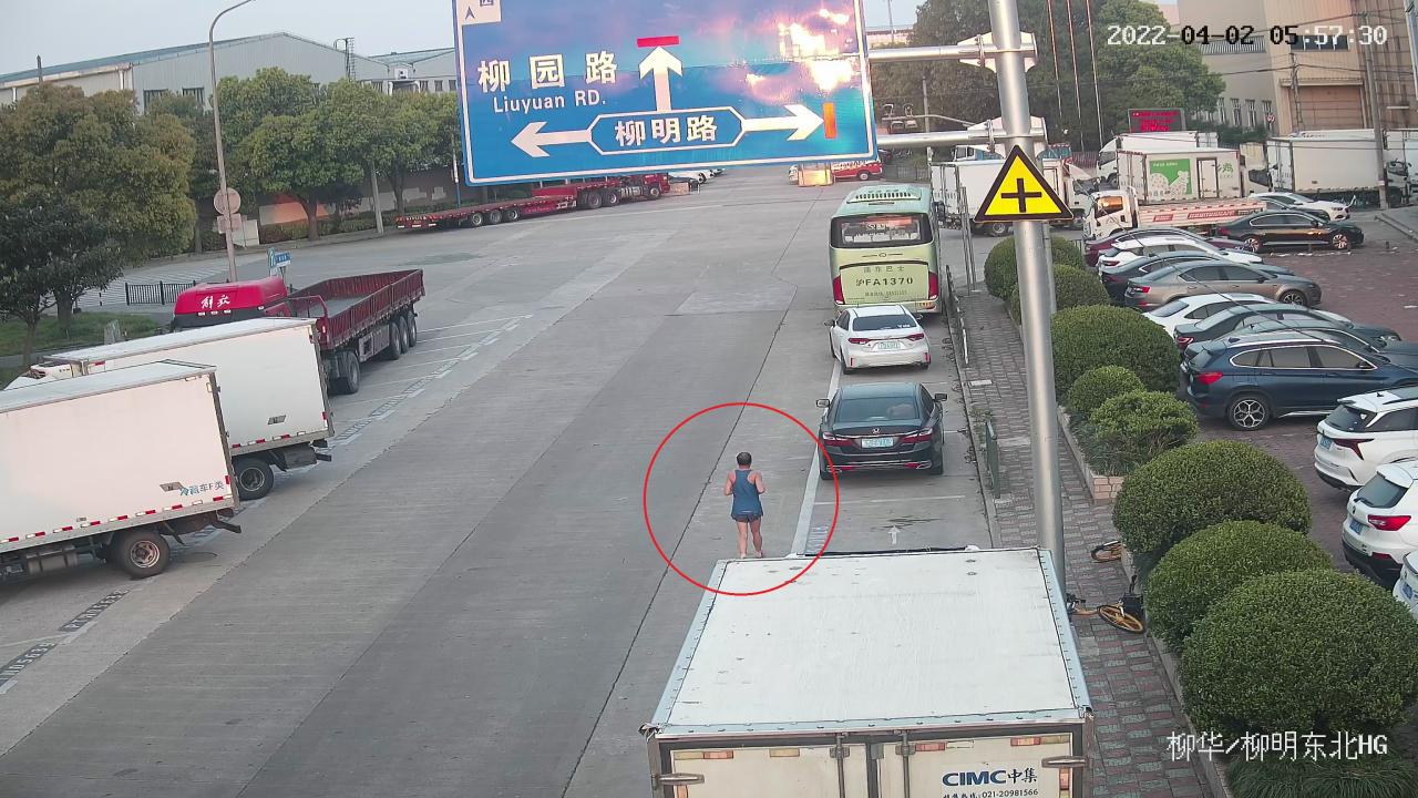 盘点上海封控期间奇葩事件 上海一女子吐口水拒做核酸被处罚