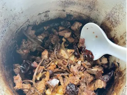 盘点上海封控期间奇葩事件 上海一女子吐口水拒做核酸被处罚