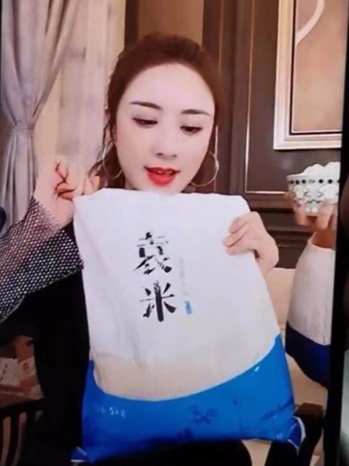 袁薇娅年收入多少钱(薇娅和袁爷爷采访是哪一年)