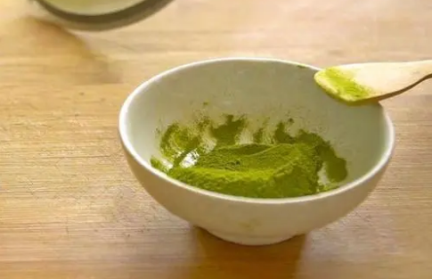 抹茶粉冲水喝的功效(抹茶粉泡什么好喝)
