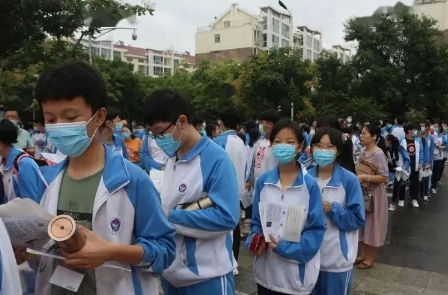 中考通知书一般什么时候可以拿到2020(中考后啥时候拿通知书)