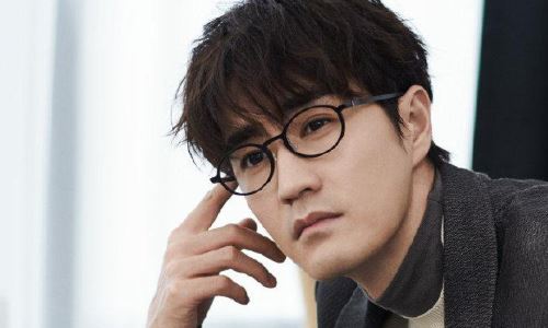 杨家玉男朋友叫什么名字(杨玏王玉雯疑似恋情曝光 手挽手搂腰进小区)