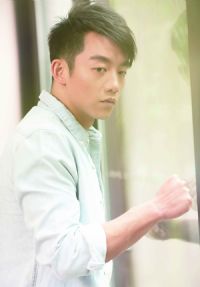 郑恺腹肌大全(郑恺演员个人资料简介)