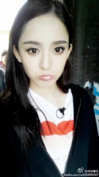 古力娜扎个人资料家庭背景及照片(古力娜扎手掌)