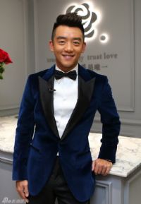 郑恺腹肌大全(郑恺演员个人资料简介)