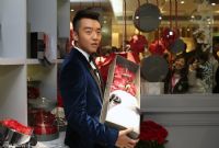 郑恺腹肌大全(郑恺演员个人资料简介)