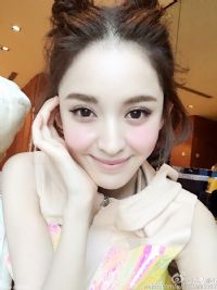 古力娜扎个人资料家庭背景及照片(古力娜扎手掌)