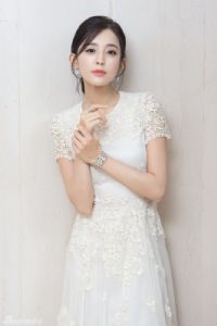 古力娜扎个人资料家庭背景及照片(古力娜扎手掌)