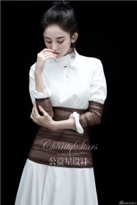 古力娜扎个人资料家庭背景及照片(古力娜扎手掌)