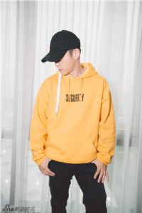 郑恺腹肌大全(郑恺演员个人资料简介)