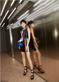 古力娜扎个人资料家庭背景及照片(古力娜扎手掌)