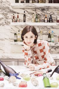 古力娜扎个人资料家庭背景及照片(古力娜扎手掌)