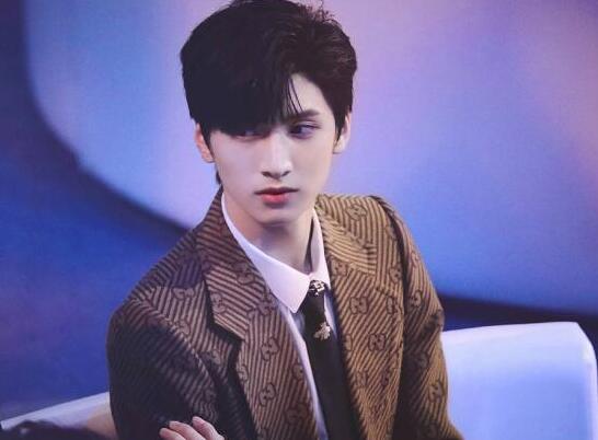 黄锐李飞为什么闹掰(李飞黄锐严浩翔官司结果)