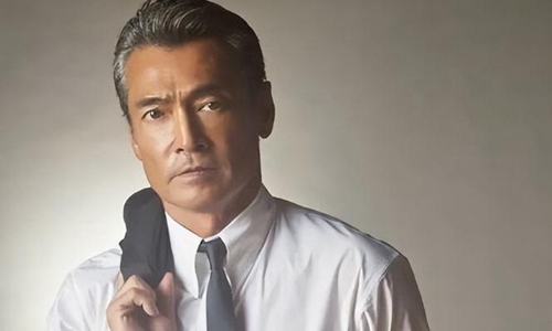 假面骑士在家中上吊自杀。渡边裕之的死被怀疑与他的妻子有关