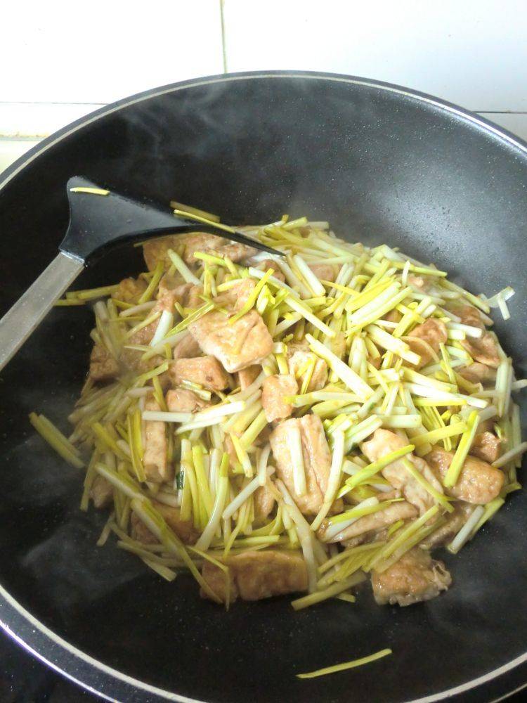 炒豆腐怎么做(炒豆腐怎么做才好吃)