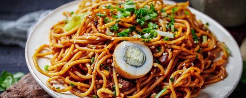 热干面是用芝麻酱还是花生酱(热干面到底是芝麻酱还是花生酱)